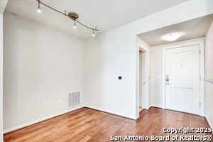 Building Photo - 7204 Oak Manor Dr