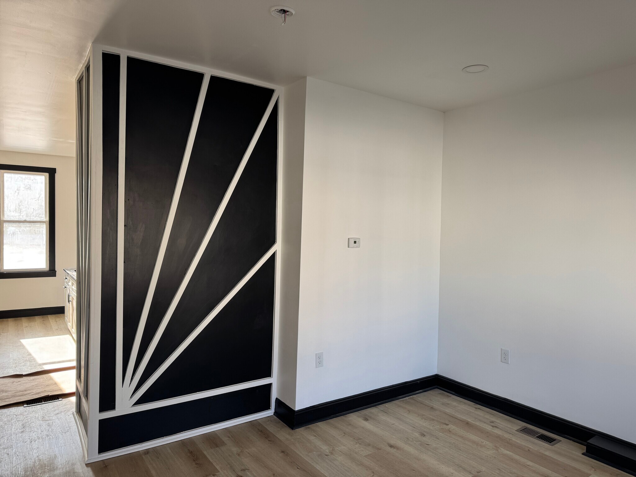 Building Photo - 226 E 16th Ave