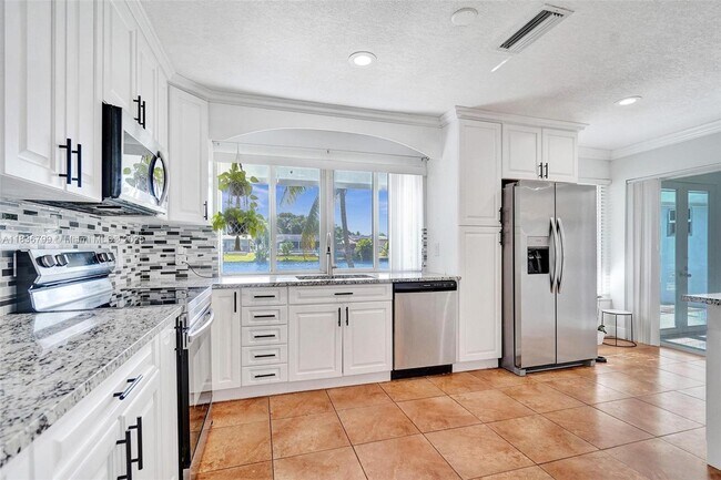 Building Photo - 10850 NW 29th Manor