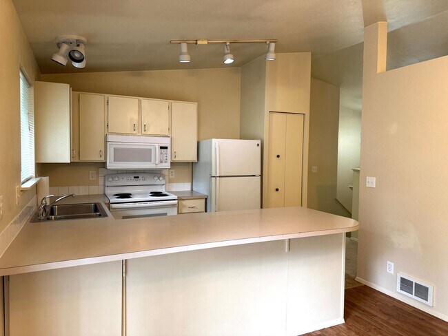 Building Photo - Silverdale - Chico Way neighborhood 3 bedroom duplex now available