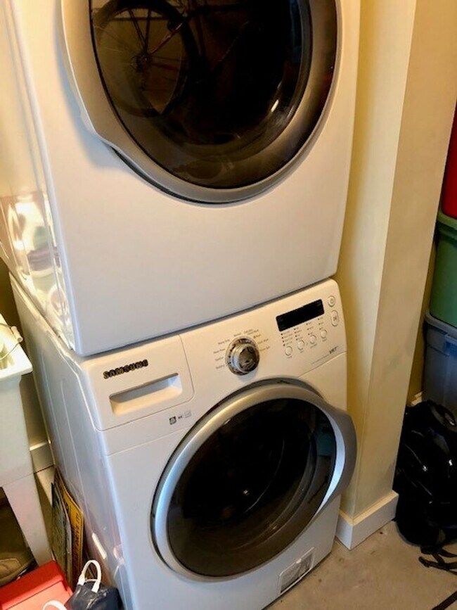 Building Photo - CARTAL DUPLEX