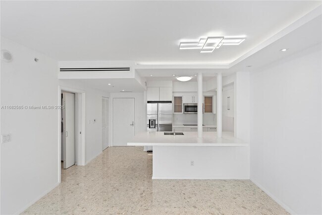 Building Photo - 325 S Biscayne Blvd