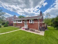 Building Photo - 518 Holly Dr