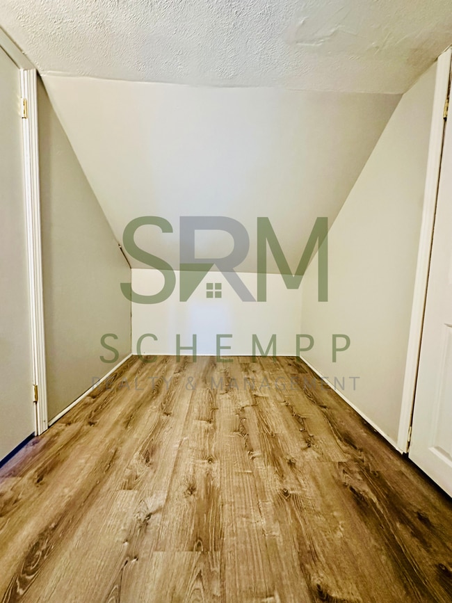 Building Photo - 2 bedroom home in South Louisville now available!