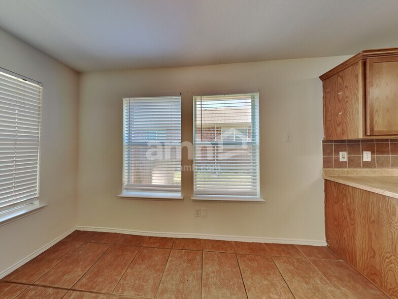 Building Photo - 12529 Patnoe Dr
