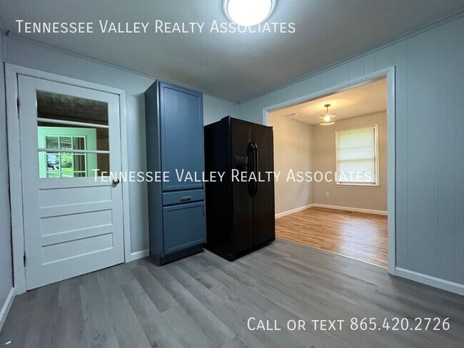 Building Photo - 3009 Cox Ln