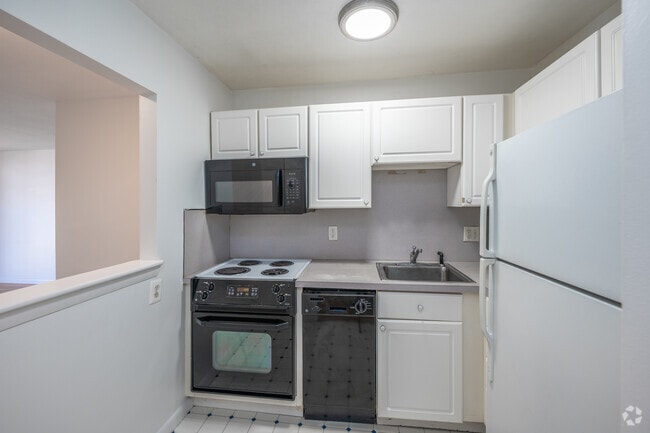 2BR, 1BA - 800SF - Kitchen - 6 Gilson Rd