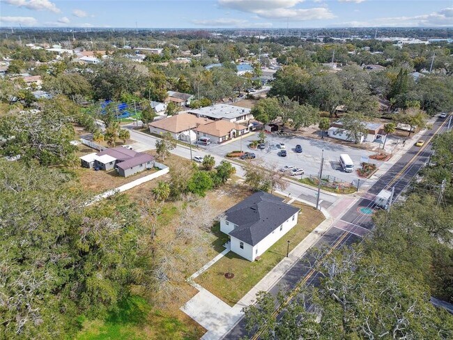 Building Photo - 524 S Grosse Ave