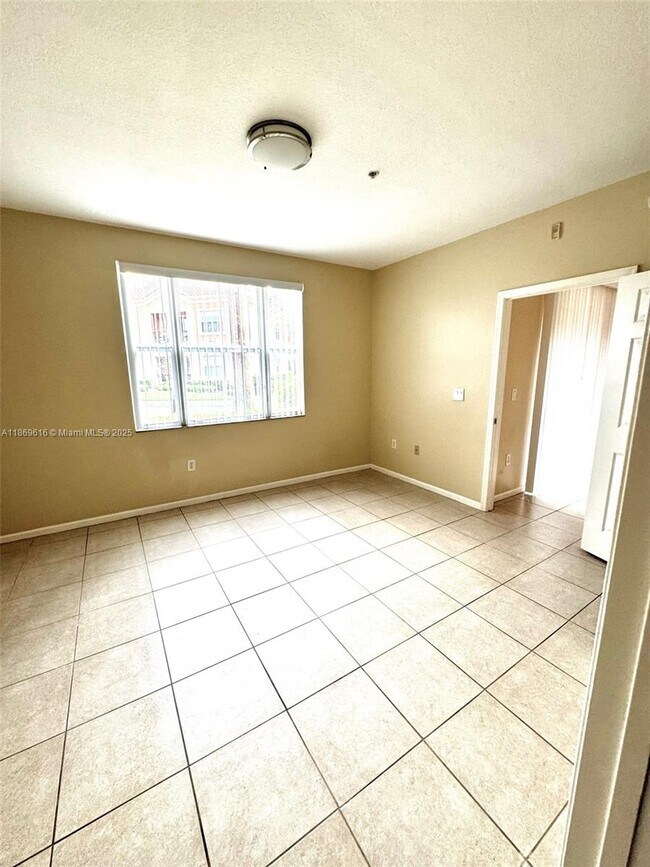 Building Photo - 4402 SW 160th Ave