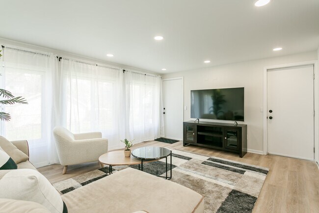 Building Photo - 136 Lattimore Rd