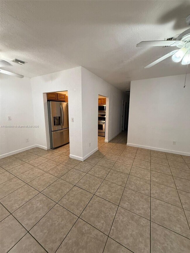 Building Photo - 1423 NE 175th St
