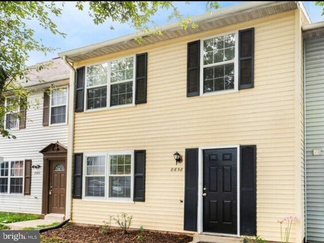 Building Photo - 8658 Woodhue Ct