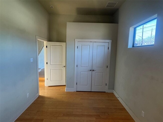 Building Photo - 1814 Maple Ave