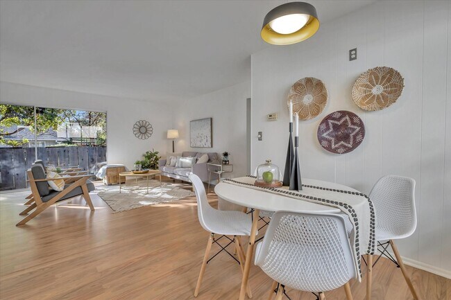 Building Photo - 103-119 Darlington Lane