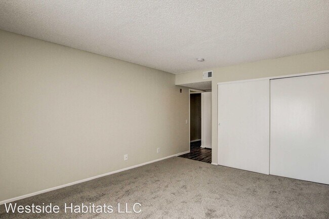 Building Photo - 17211 Chatsworth St