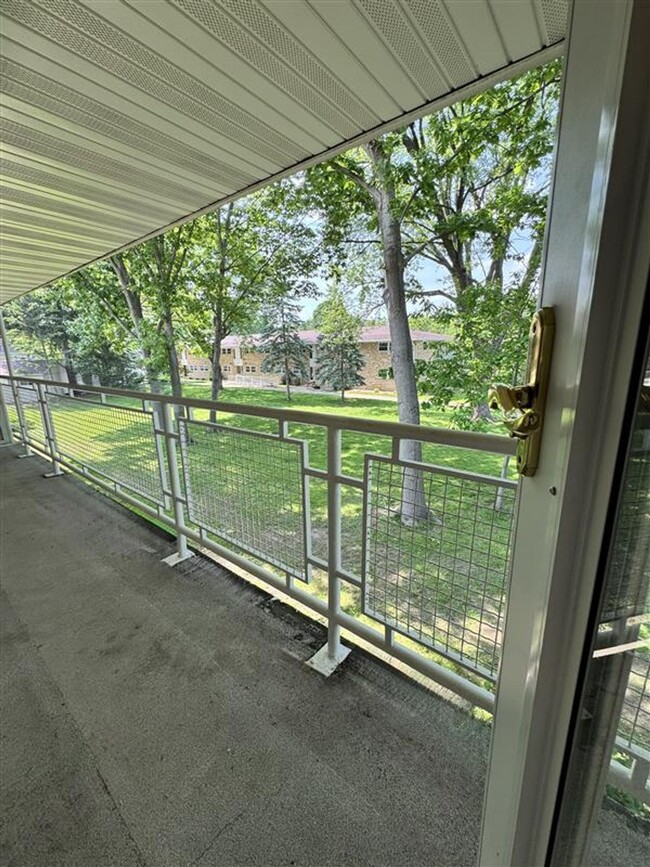 Building Photo - Newly Remodeled 2 Bedroom near Hilldale Mall