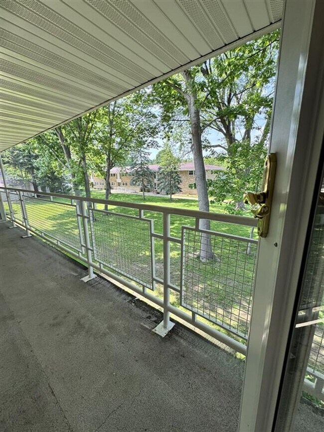 Building Photo - Newly Remodeled 2 Bedroom with washer & dryer behind Hilldale Mall!