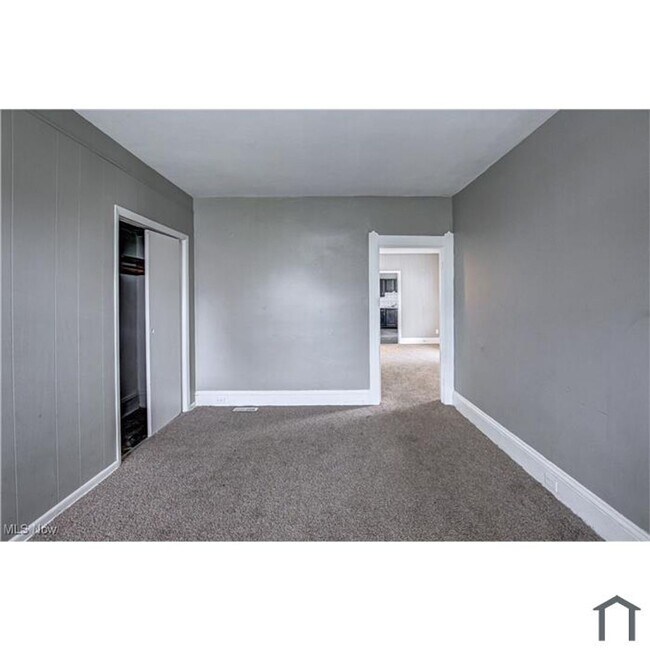 Building Photo - 5806 Bonna Ave