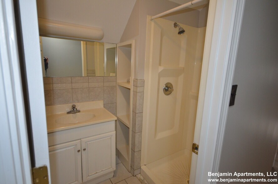 Building Photo - 20 Benton Rd