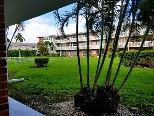 Building Photo - 141 NE 10th Ave