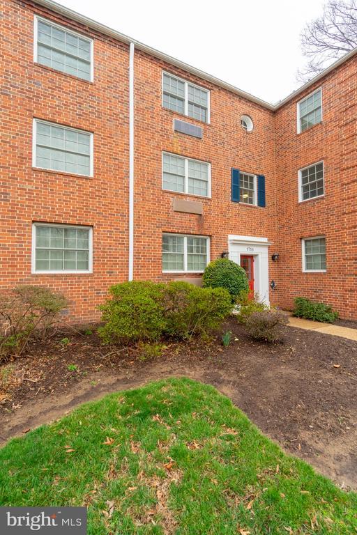 Building Photo - 1718 W Abingdon Dr