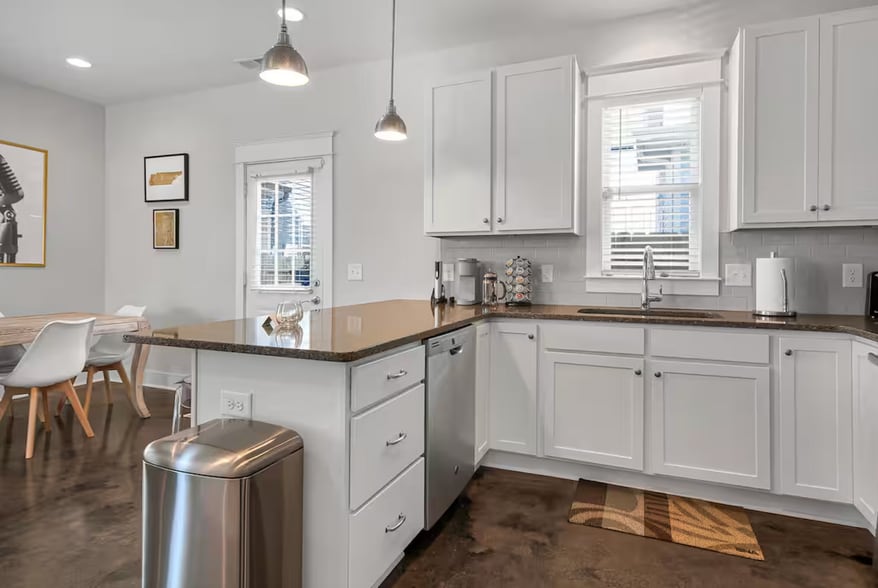 Building Photo - 219C Prince Ave