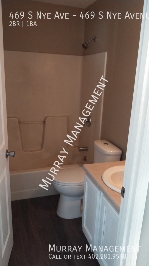 Building Photo - 469 S Nye Ave