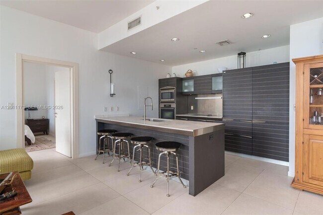 Building Photo - 200 Biscayne Blvd Way