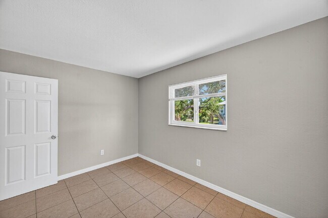 Building Photo - Spacious 2 bed apartment with fenced courtyard, parking, payment plans available for security dep...