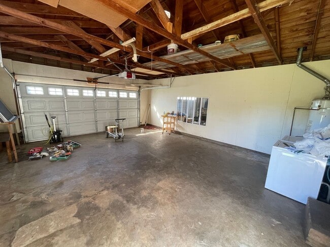 Building Photo - Oroville 4 bed 2 bath 3300sqft country hom...