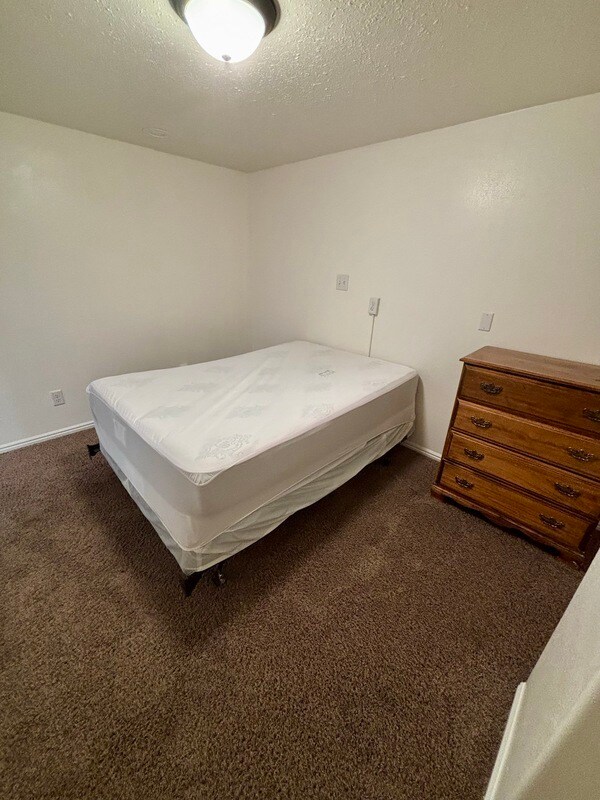 Building Photo - 1643 S State St