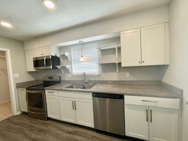 Building Photo - Nice 3 Bedroom Home For Rent!
