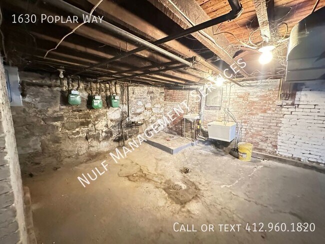 Building Photo - 1630 Poplar Ave
