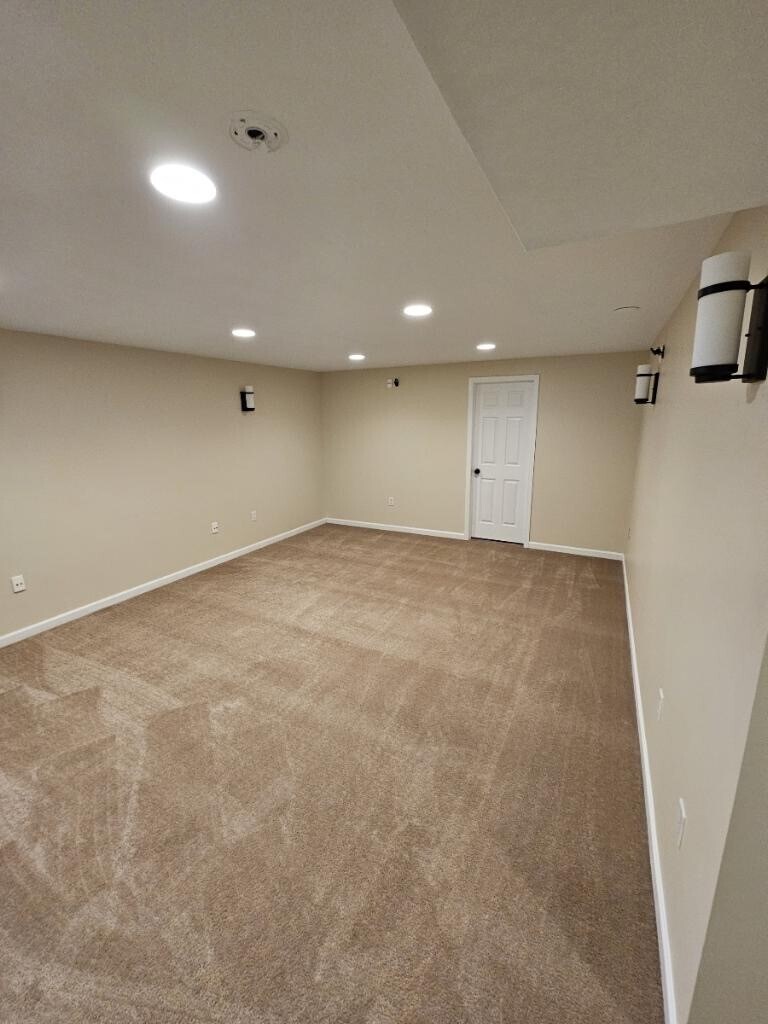 Building Photo - 666 Walnut Tree Dr