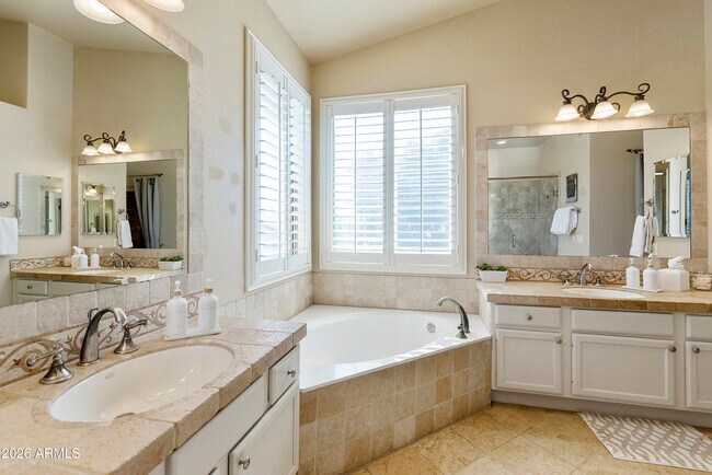 Building Photo - 6419 E Betty Elyse Ln