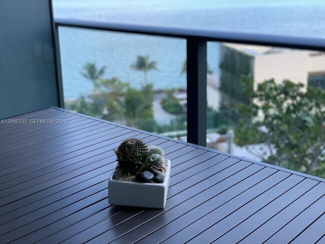 Building Photo - 650 NE 32nd St