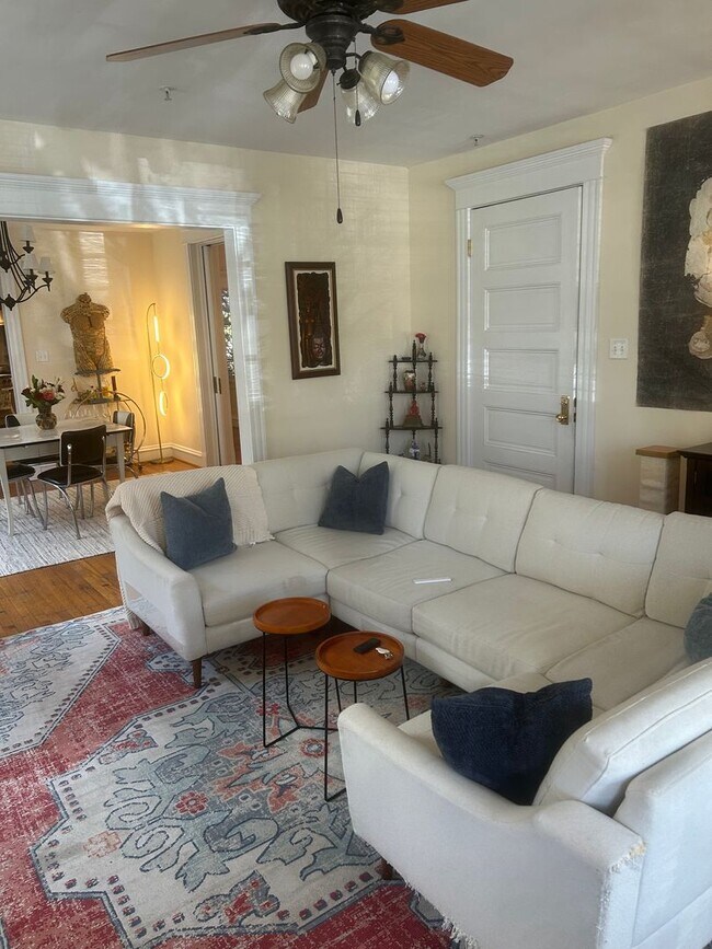 Building Photo - 3005 Monument Ave