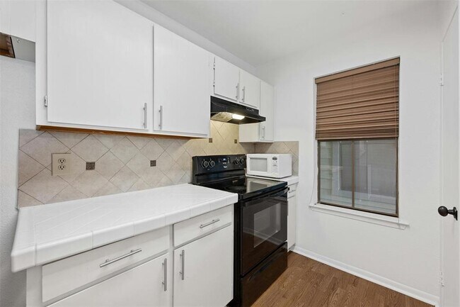 Building Photo - 4500 E Oltorf St