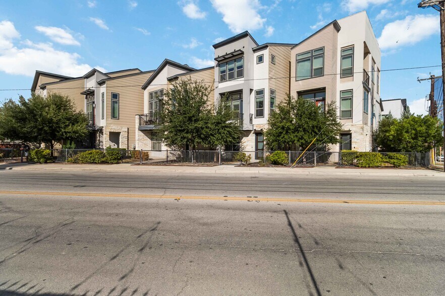 Building Photo - 2104 N Saint Marys St