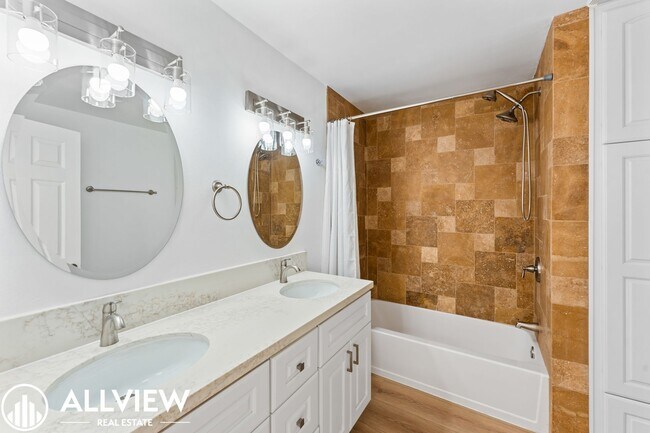 Building Photo - OCEAN VIEWS! Renovated 2 Bed, 2.5 Bath Townhome in San Clemente!