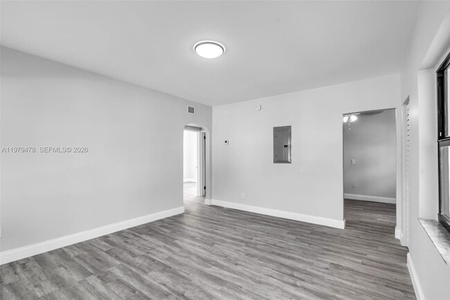 Building Photo - 130 SW 31st Ct