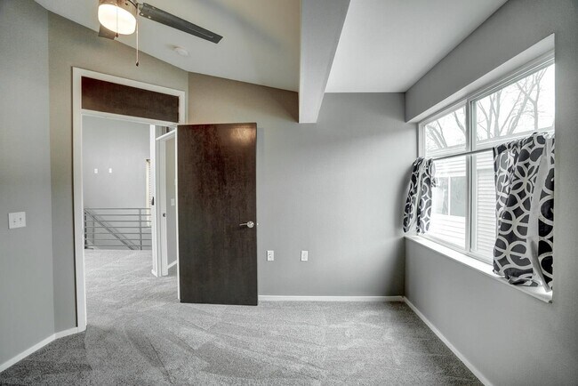 Building Photo - 3048 Anderberg Dr