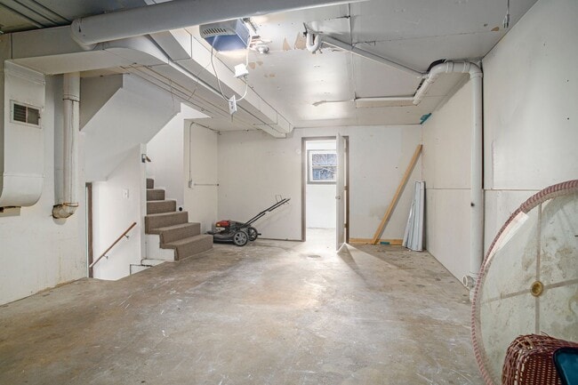 Building Photo - 3-Bed, 1.5-Bath huge duplex in Blue Springs!