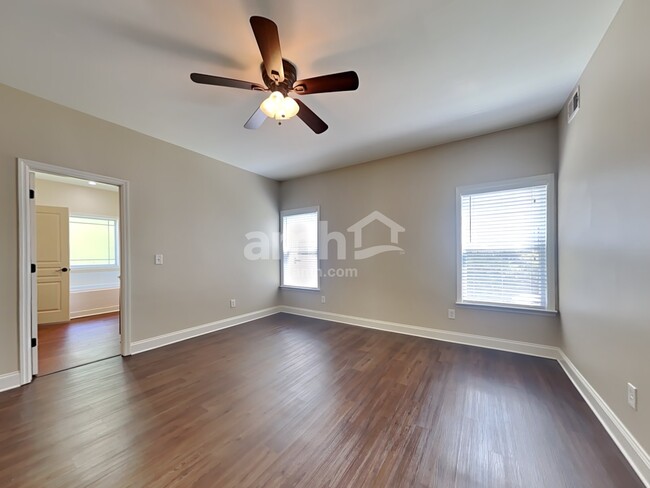 Building Photo - 180 Cotillion Crescent