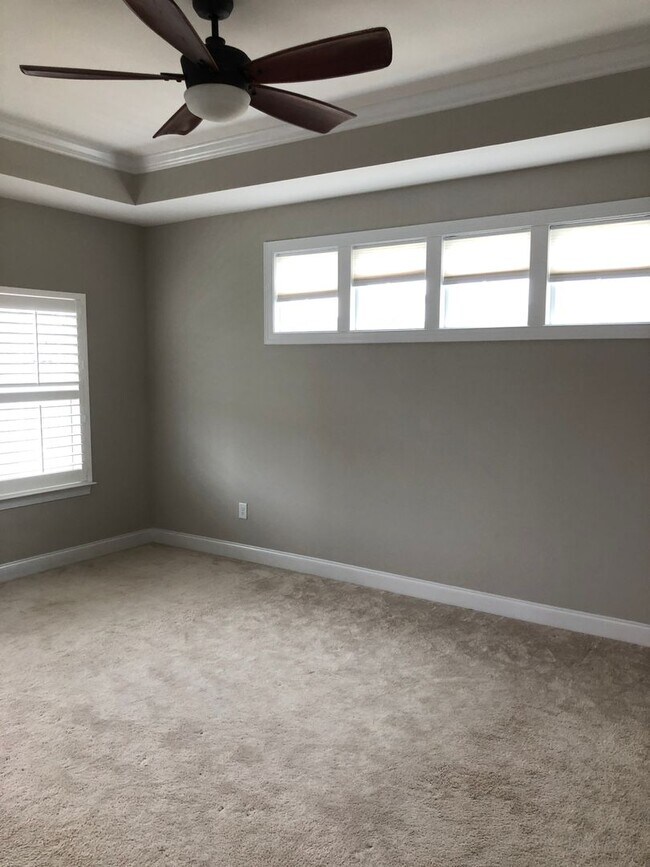 Building Photo - Beautiful like new home with full finished basement