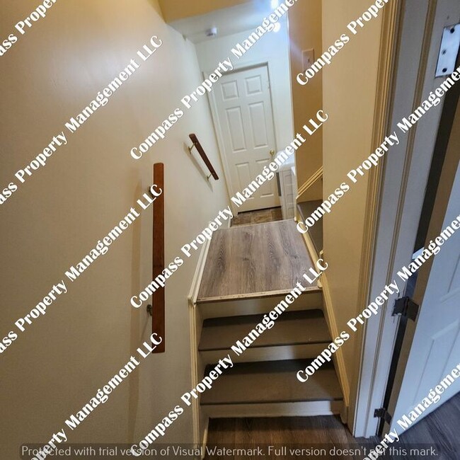 Building Photo - $1395- 3 Bed, 2 Bath Townhouse - Coatesville