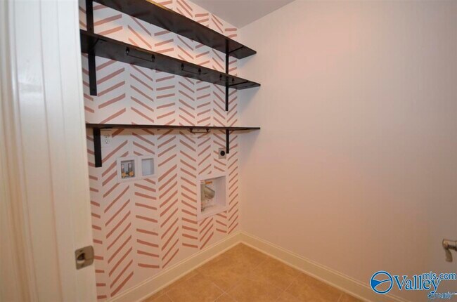 Building Photo - 702 Willow Shoals Dr SW