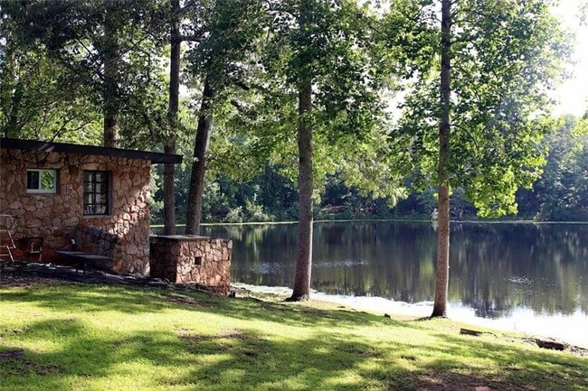 Building Photo - 415 Walton Rd
