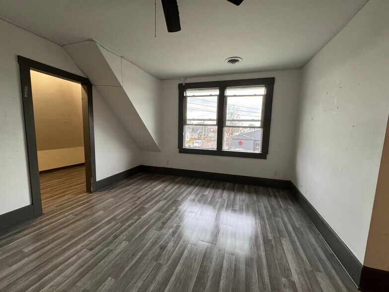 Master bedroom - 100 W King St