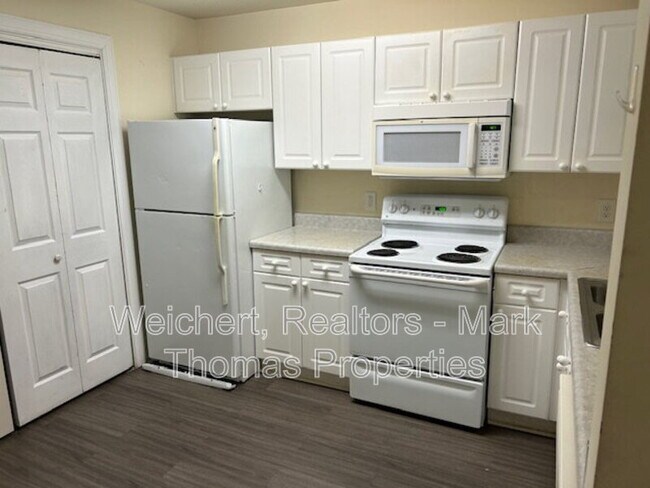 Building Photo - 929 Morreene Rd